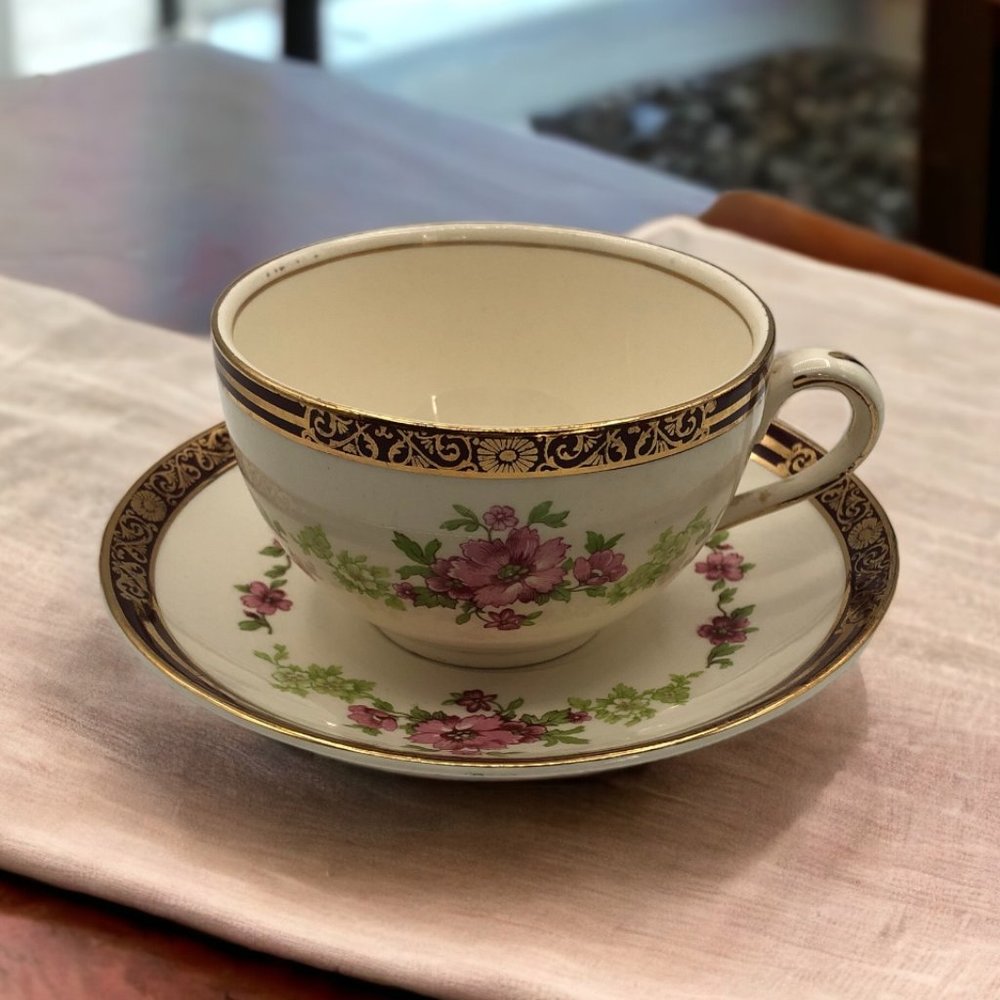 VTG Alfred Meakin England Burgundy, Pink and Green Floral Pattern Cup and Saucer
